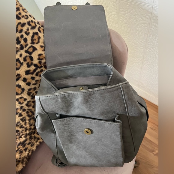 MERONA | Grey Backpack - Picture 2 of 4